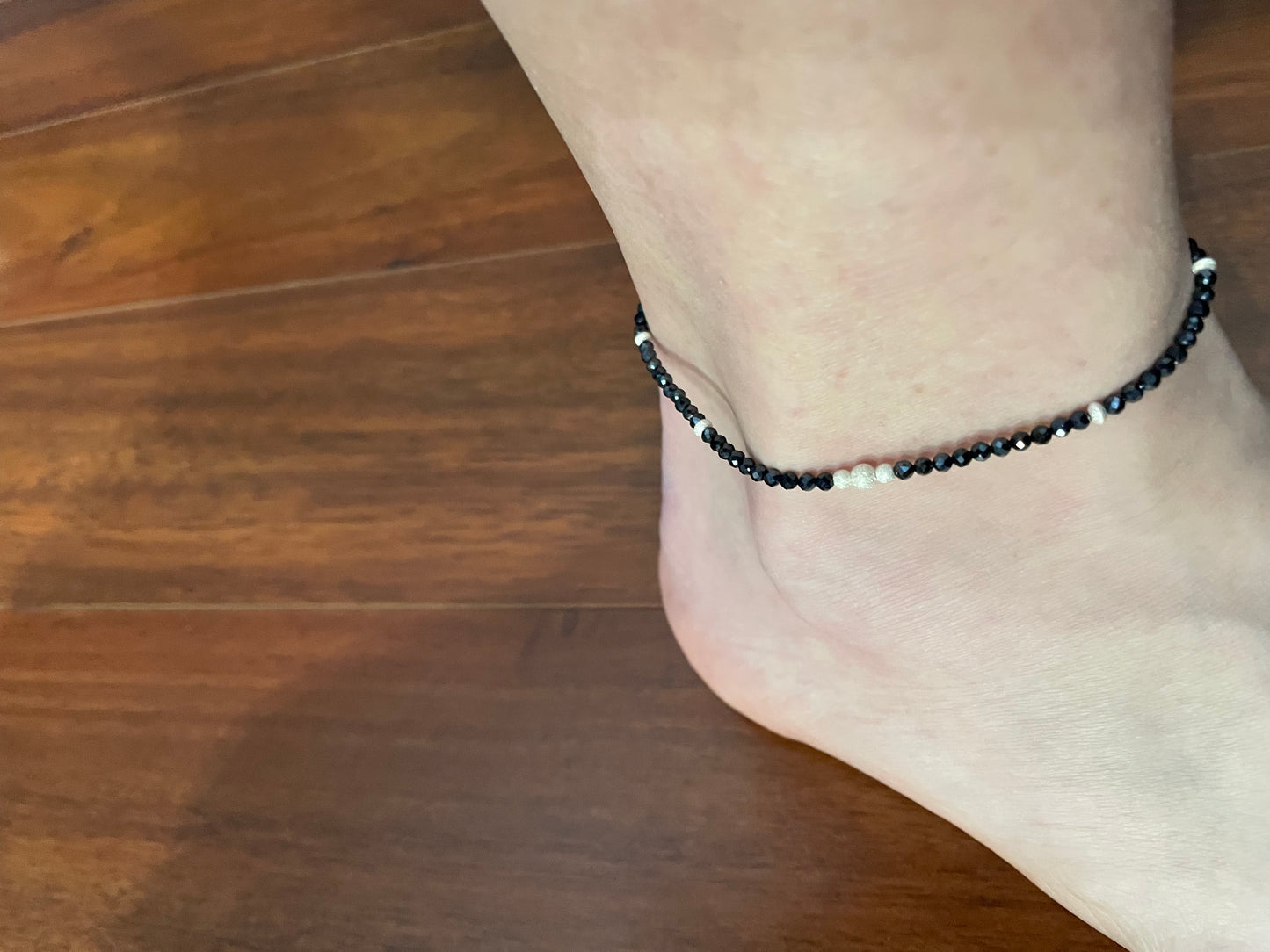 Black spinel anklet
